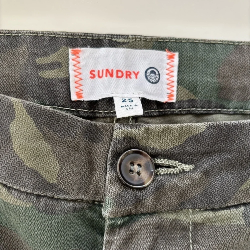 SUNDRY Women's Striped-Trim Camo Jogger Pants Size 25